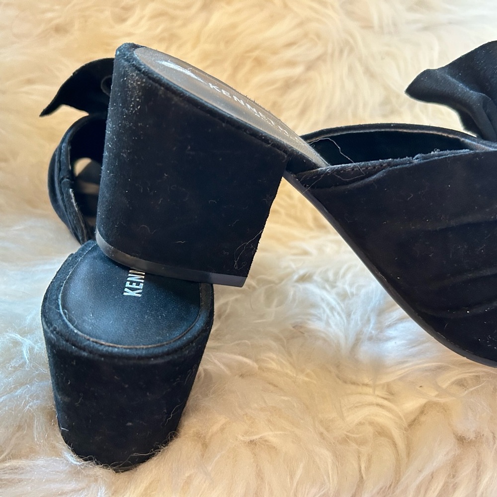 Kenneth Cole. Size 6. Open toe. Block heel. Brand new. No box.